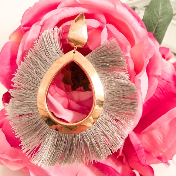 NWOT Gray and Gold Fringe Earrings - Picture 4 of 4